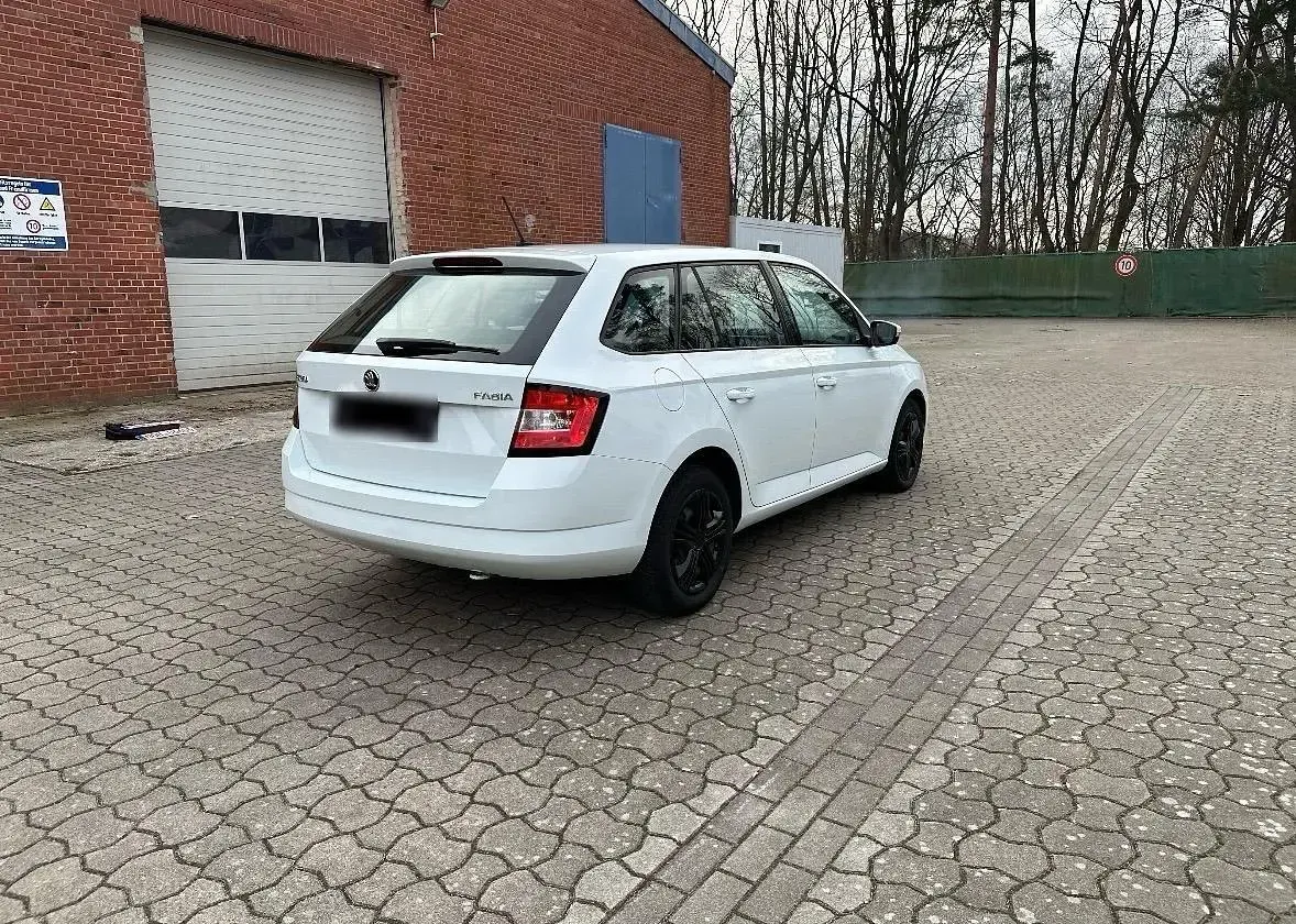 Gebraucht Skoda Fabia 90 PS (66 kW) 2015 Weiß Kombi