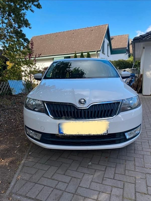 Weiß Gebraucht 2014 Skoda Rapid Kombi | 8.000 € (Fairer Preis) - Bild 1/4