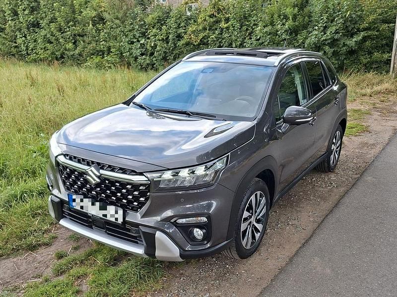 Grau Gebraucht 2022 Suzuki SX4 S-Cross Comfort SUV | 22.999 € (Fairer Preis) - Bild 1/4