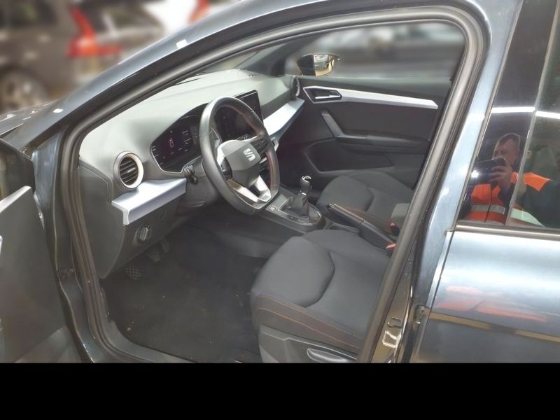Grau Gebraucht 2024 Seat Ibiza FR-Line Limousine | 19.900 € (Fairer Preis) - Bild 1/3