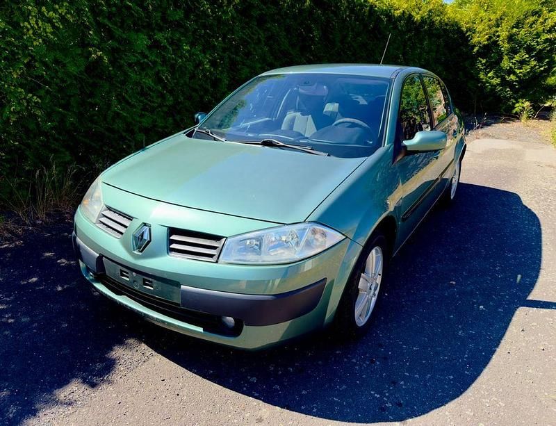 Grün Gebraucht 2004 Renault Mégane II Expression Limousine | 2.200 € - Bild 1/4