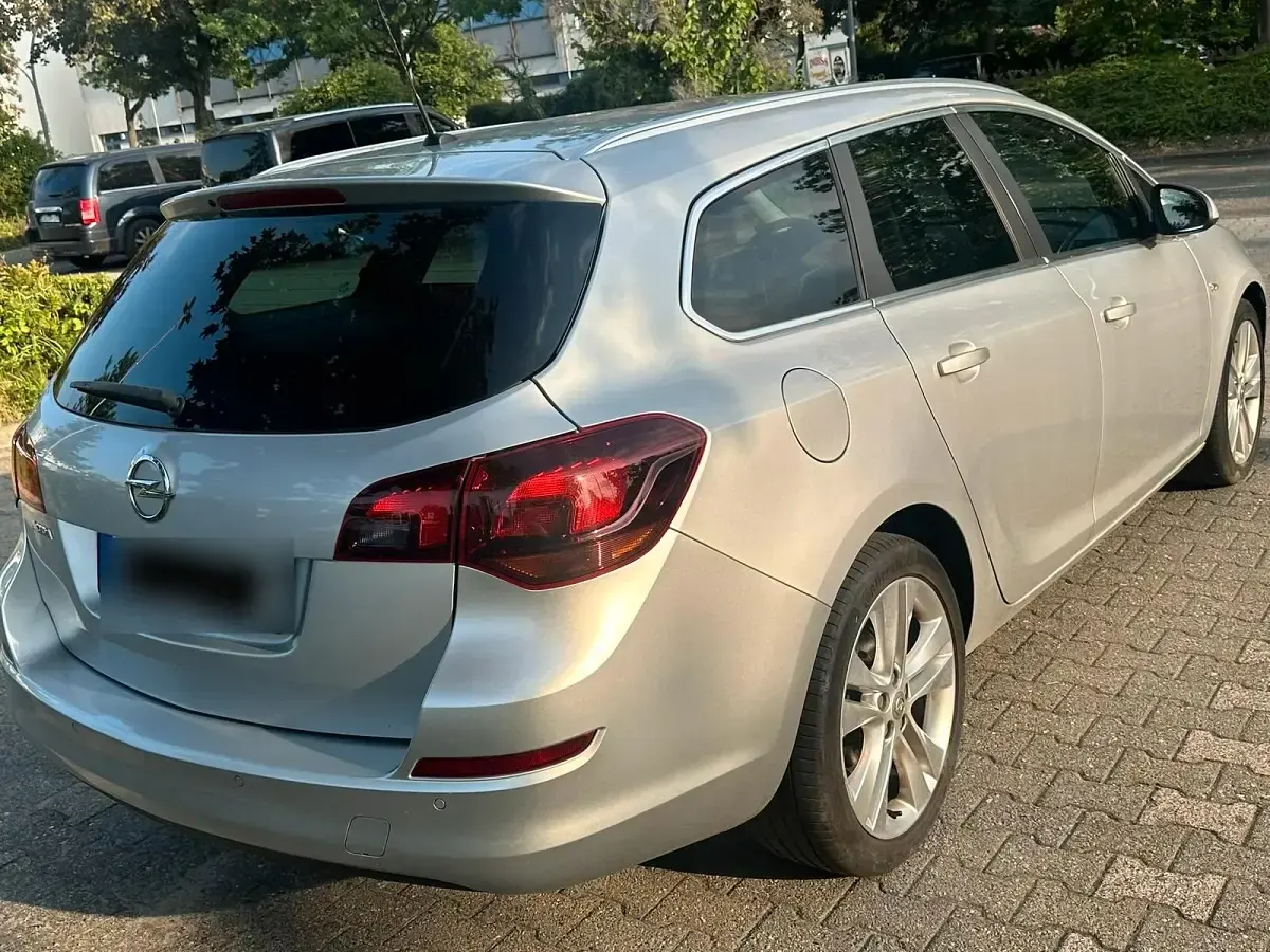 Gebraucht Opel Astra 2011 Grau Kombi