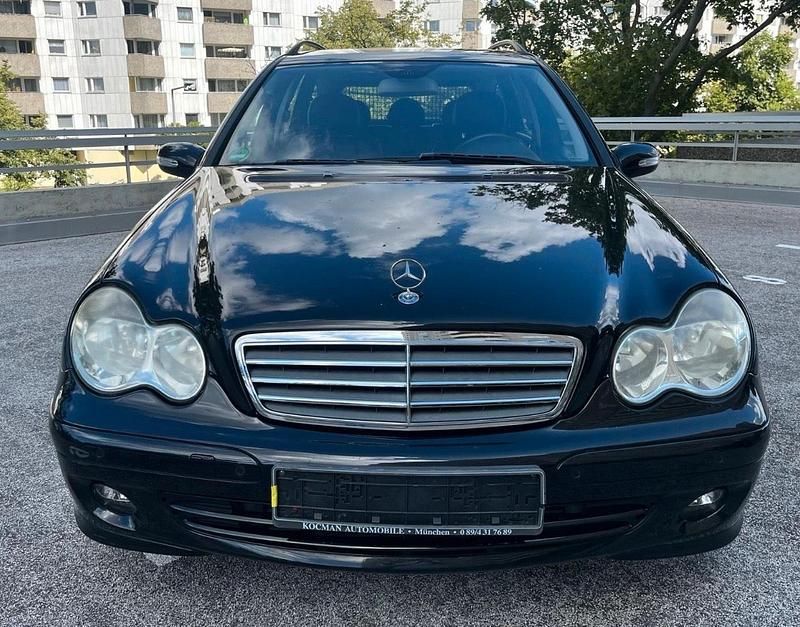 Second-hand Mercedes C180 143 CP (105 kW) 2007 Negru Break