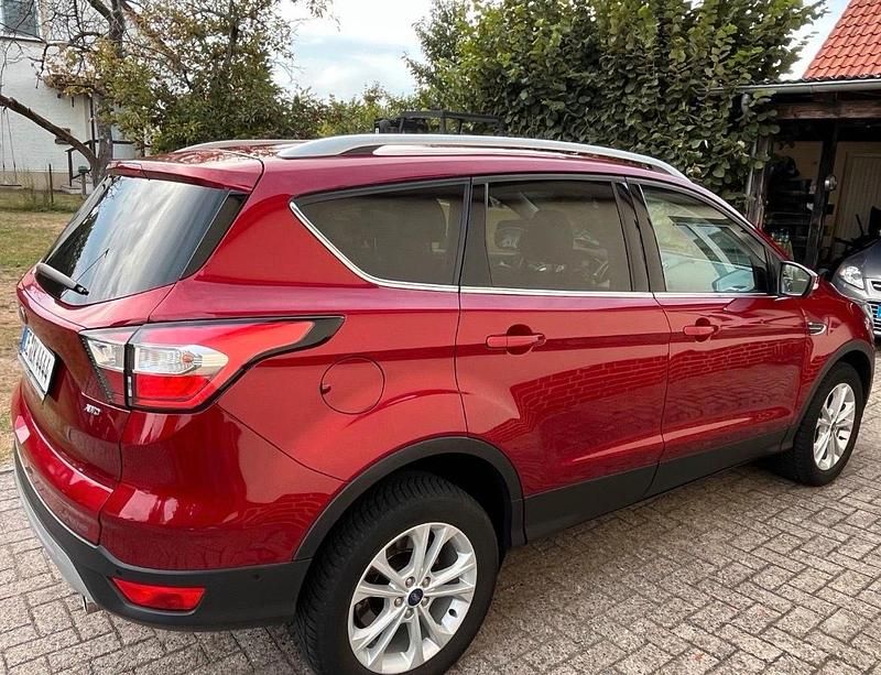 Rot Gebraucht 2019 Ford Kuga SUV | 16.500 € (Fairer Preis) - Bild 1/4
