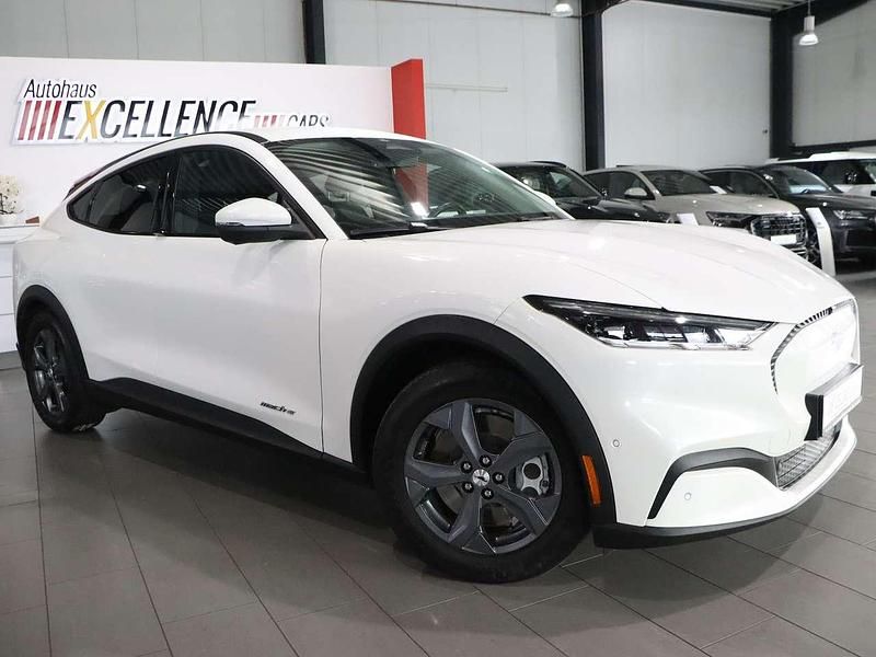 Gebraucht Ford Mustang Mach-E 197 kW (269 PS) 2022 Star weiss perleffkt SUV