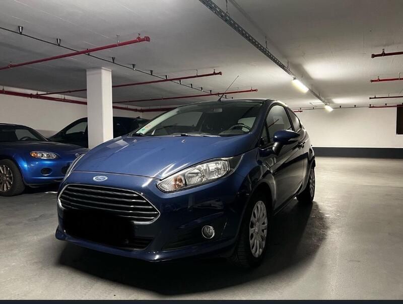 Blau Gebraucht 2014 Ford Fiesta Kleinwagen | 5.499 € - Bild 1/4