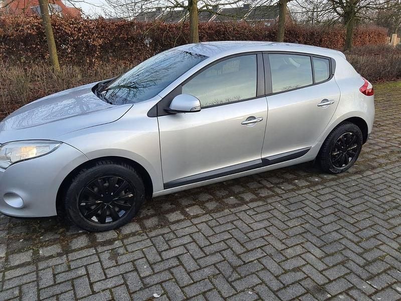 Gebraucht Renault Mégane Expression 101 PS (74 kW) 2009 Silber Limousine