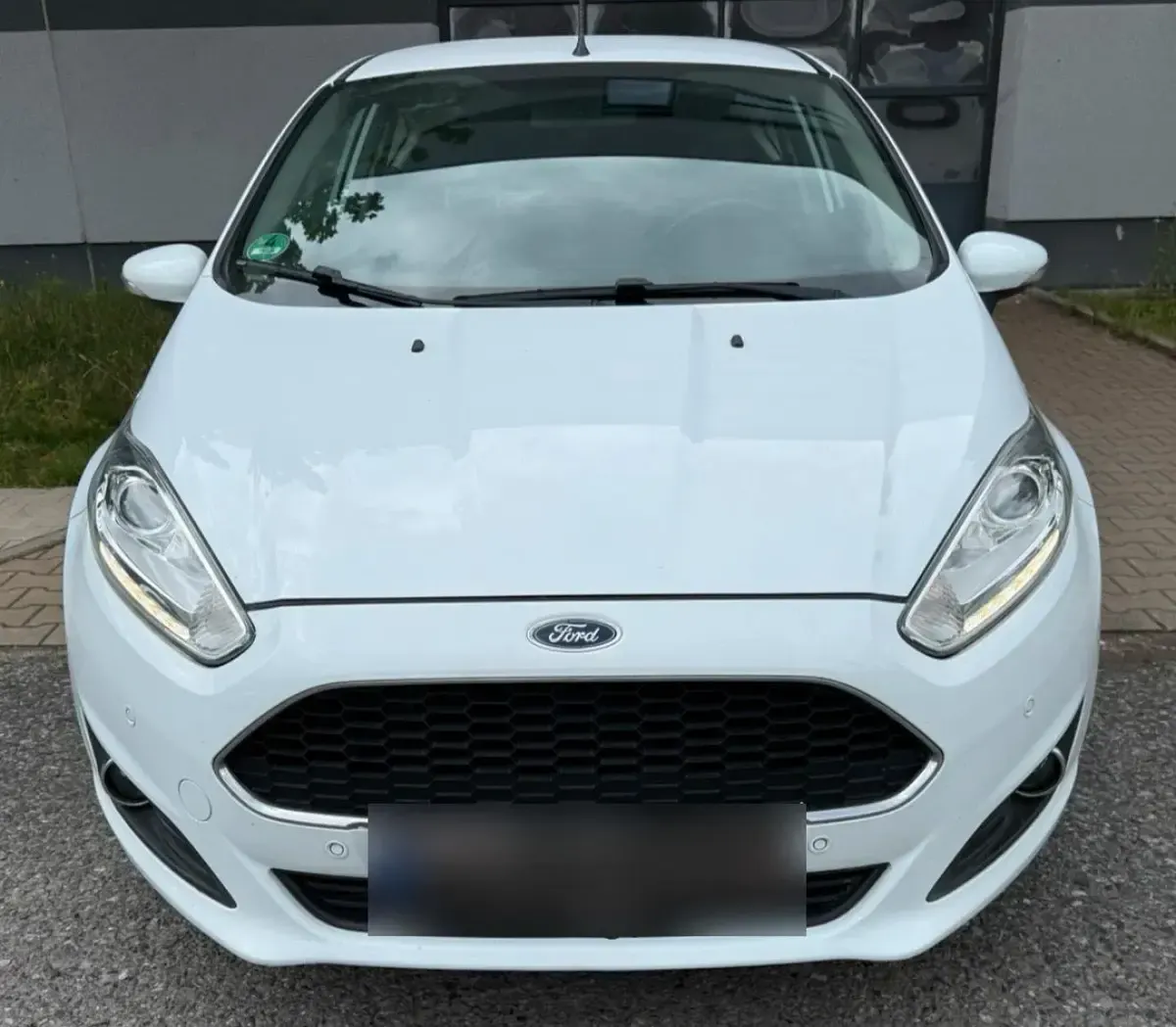 Gebraucht Ford Fiesta 75 PS (55 kW) 2016 Weiß Kleinwagen