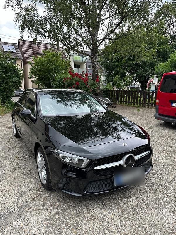Schwarz Gebraucht 2019 Mercedes A220 Kleinwagen | 15.800 € (Fairer Preis) - Bild 1/2