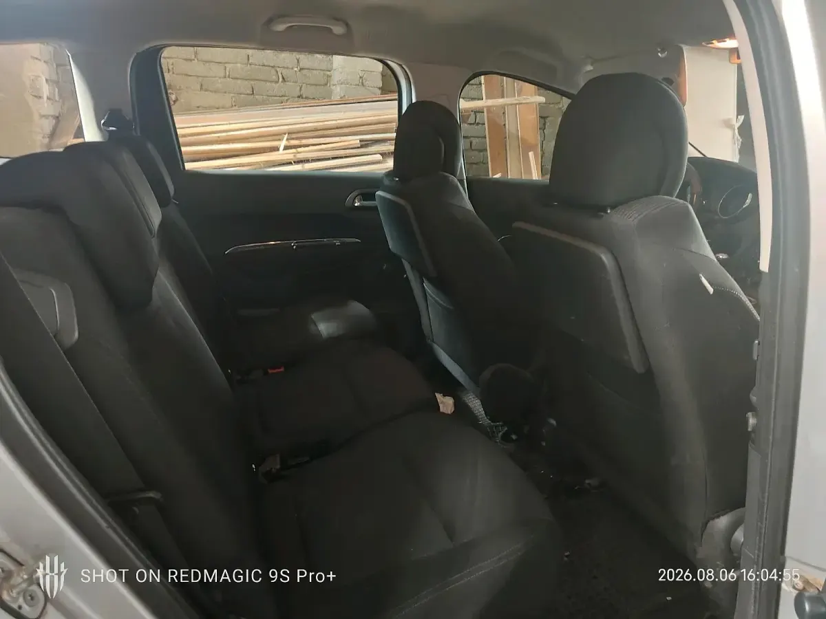 Gebraucht Peugeot 5008 Tendance 130 PS (95 kW) 2010 Van / Kleinbus