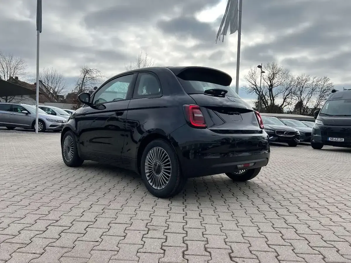 Neu Fiat 500 Icon 65 PS (47 kW) 2026 Schwarz Kleinwagen