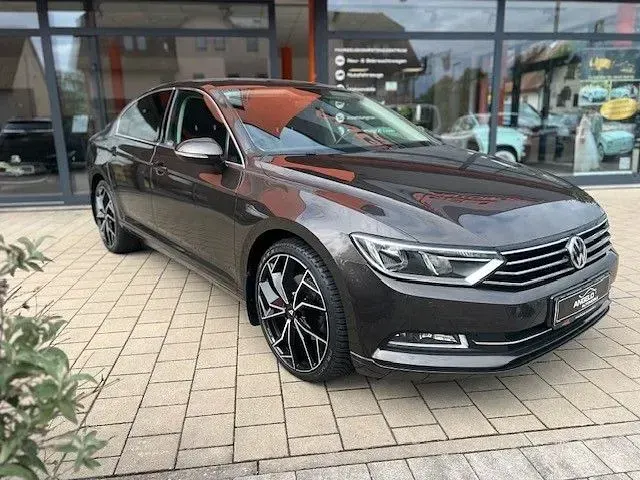 Gebraucht VW Passat Comfortline 150 PS (110 kW) 2017 Braun Limousine