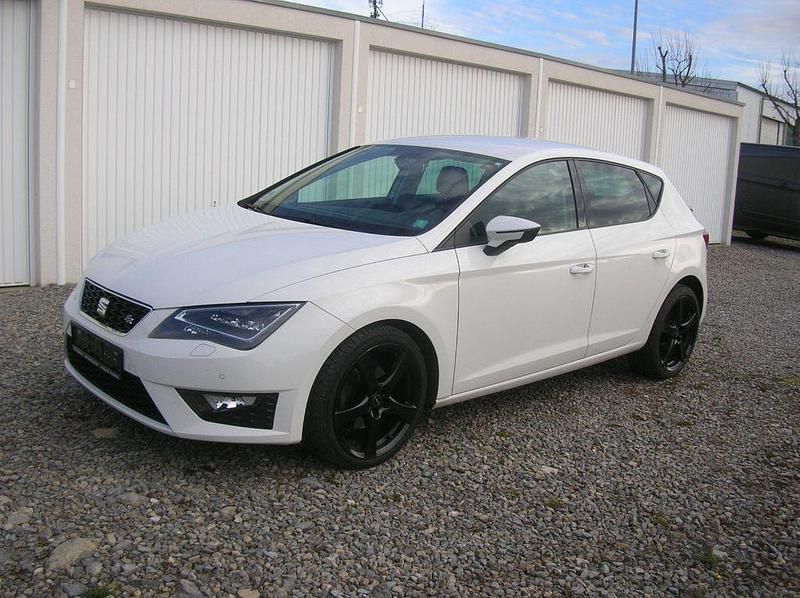 "candy" weiss Gebraucht 2017 Seat Leon FR Limousine | 9.450 € (Superpreis) - Bild 1/4
