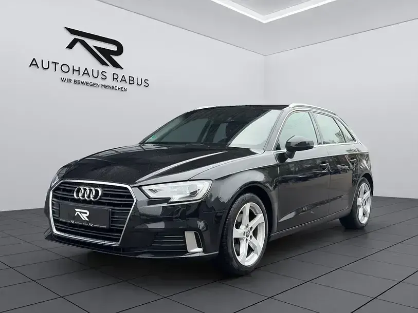 Gebraucht Audi A3 Sport 116 PS (85 kW) 2019 Mythosschwarz metallic (metallic) Limousine