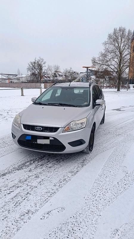 Silber Gebraucht 2011 Ford Focus Kombi | 800 € (Superpreis) - Bild 1/4