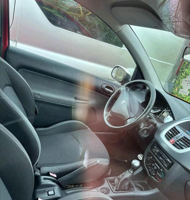 Gebraucht Peugeot 206+ 75 PS (55 kW) 2011 Rot Kleinwagen