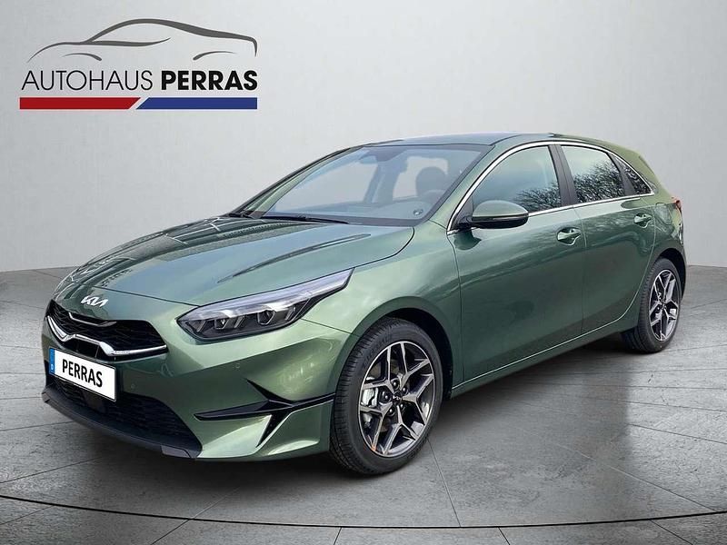 Gebraucht Kia Ceed Spirit 140 PS (102 kW) 2024 Experience grün Kleinwagen