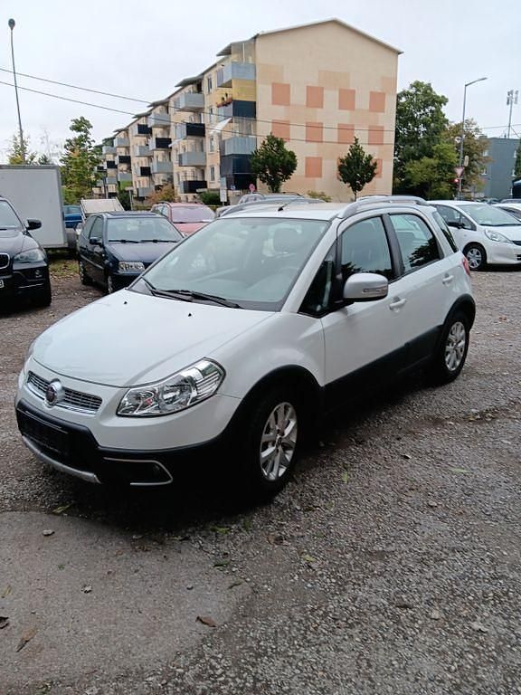 Weiß Gebraucht 2012 Fiat Sedici Easy SUV | 4.950 € (Fairer Preis) - Bild 1/4