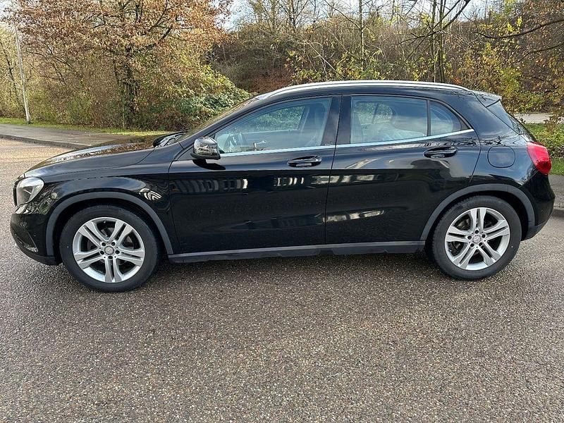 Gebraucht Mercedes GLA220 177 PS (130 kW) 2016 Schwarz SUV