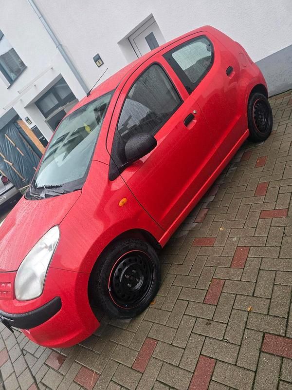 Rot Gebraucht 2009 Nissan Pixo Kleinwagen | 1.600 € (Guter Preis) - Bild 1/4