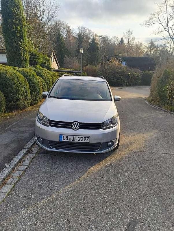 Gebraucht 2015 VW Touran Comfortline Van / Kleinbus | 8.999 € (Guter Preis) - Bild 1/4