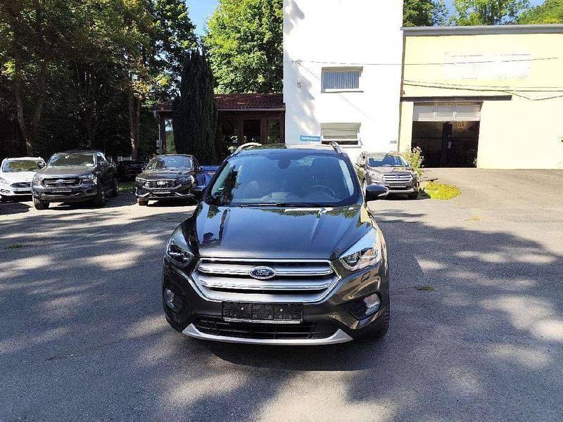 Gebraucht Ford Kuga Titanium 120 PS (88 kW) 2018 Magneticgrau (metallic) SUV