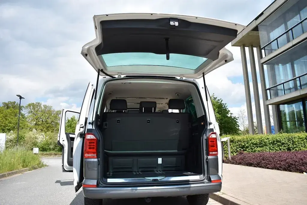 Gebraucht VW Multivan Highline 199 PS (146 kW) 2019 Weiß Van / Kleinbus
