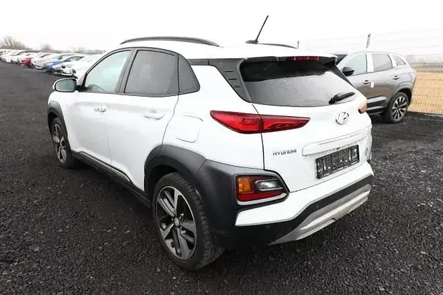 Gebraucht Hyundai Kona Premium 120 PS (88 kW) 2018 Chalk white metallic chalk white metallic SUV