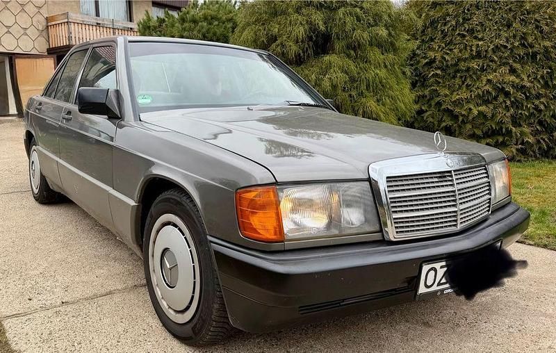Gebraucht Mercedes 190 109 PS (80 kW) 1991 Andere farben Limousine