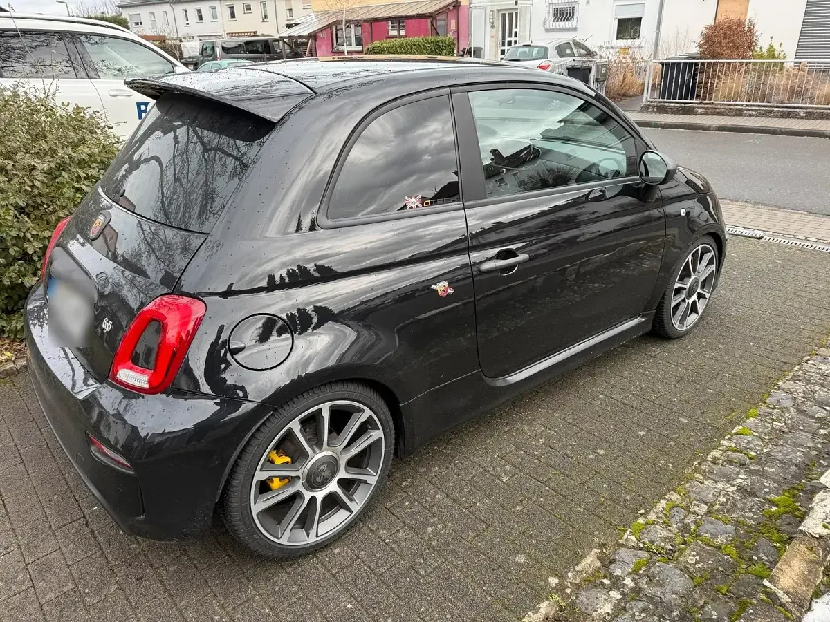 Gebraucht Abarth 695 180 PS (132 kW) 2024 Schwarz Kleinwagen