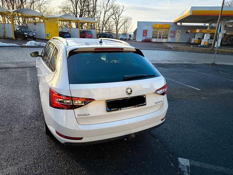 Gebraucht Skoda Superb Style 150 PS (110 kW) 2019 Weiß Kombi