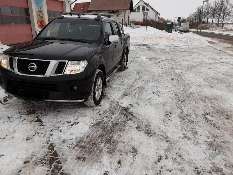 Schwarz Gebraucht 2011 Nissan Navara Abholung | 10.900 € (Fairer Preis) - Bild 1/4