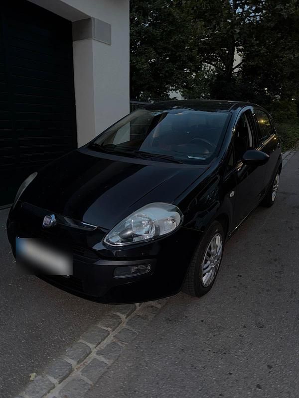 Schwarz Gebraucht 2011 Fiat Punto Evo Kleinwagen | 2.500 € (Fairer Preis) - Bild 1/4