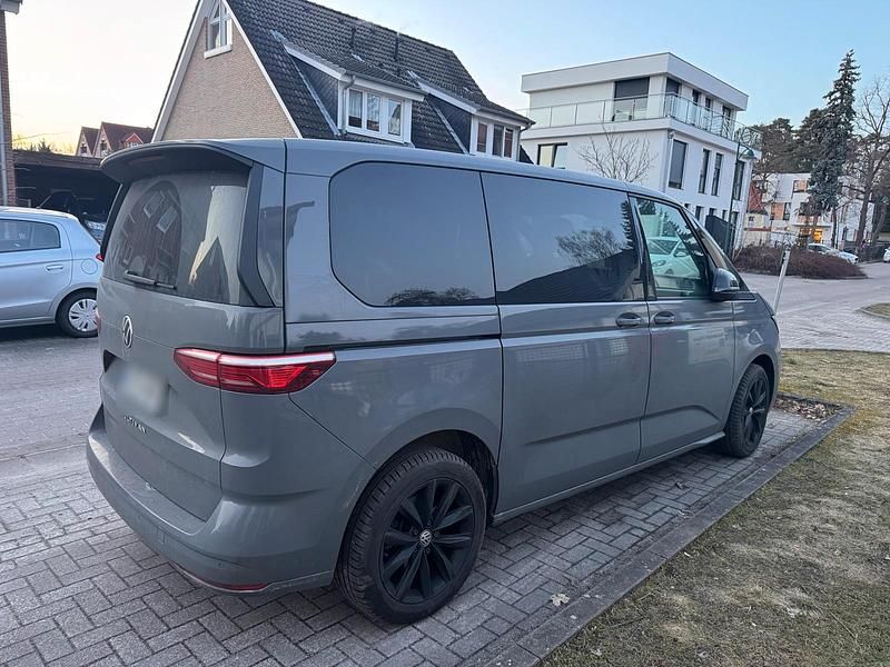 Gebraucht VW Multivan 136 PS (100 kW) 2023 Grau Van