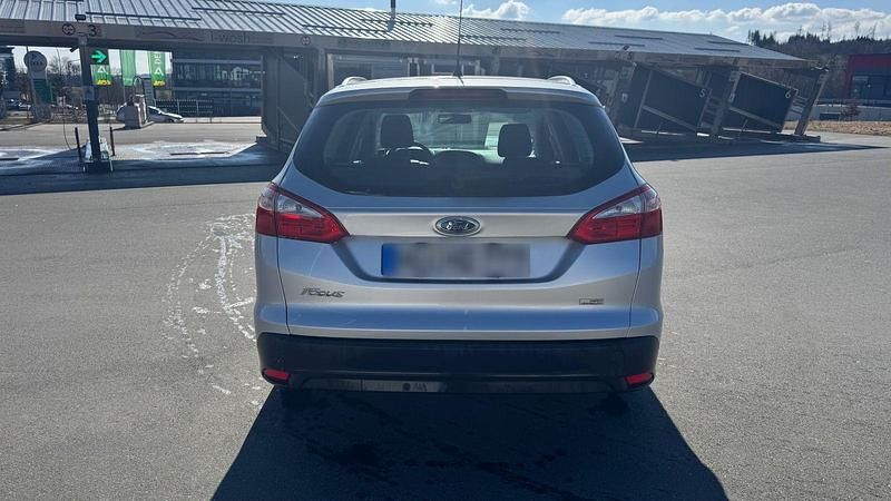 Gebraucht Ford Focus Titanium 116 PS (85 kW) 2011 Silber Kombi