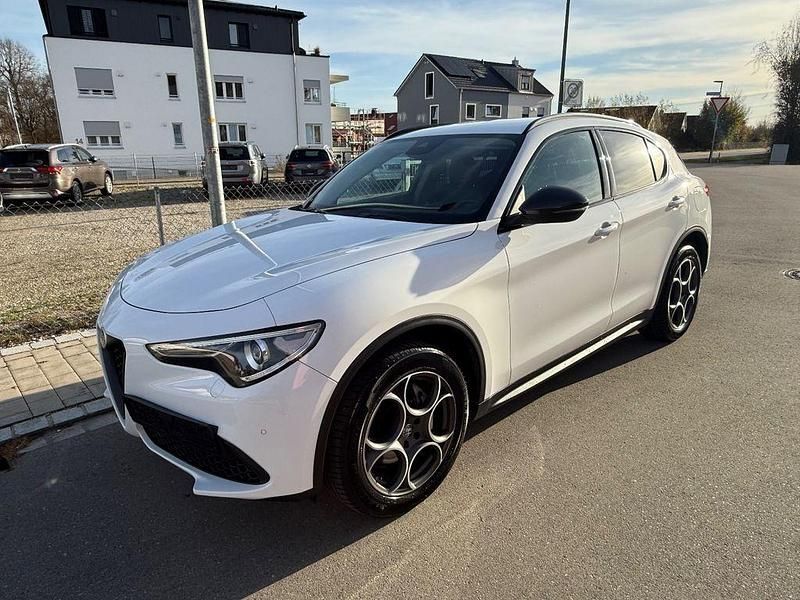 Weiß Gebraucht 2019 Alfa Romeo Stelvio Tech Edition SUV | 21.990 € (Superpreis) - Bild 1/4