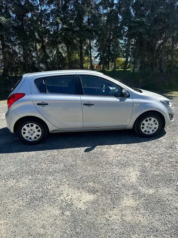 Gebraucht Hyundai i20 Trend 86 PS (63 kW) 2013 Silber Kleinwagen