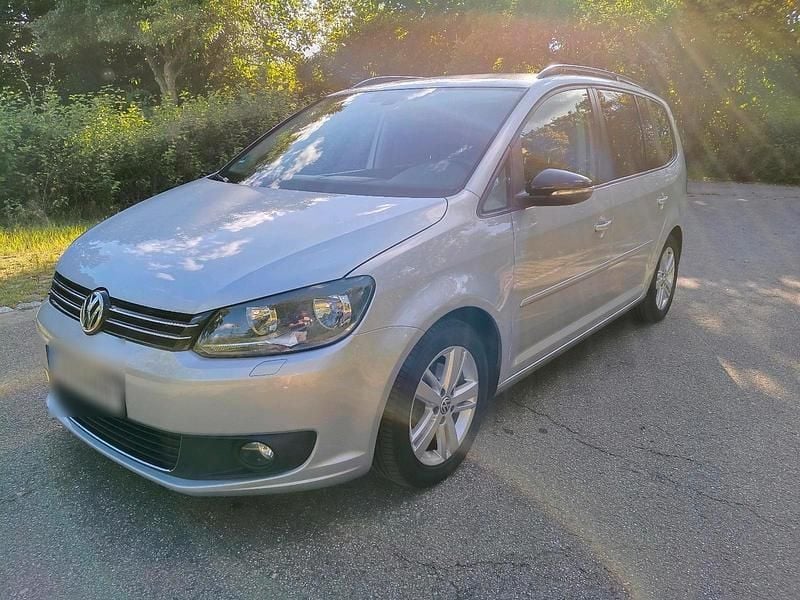 Silber Gebraucht 2012 VW Touran Match Van / Kleinbus | 7.600 € (Fairer Preis) - Bild 1/4