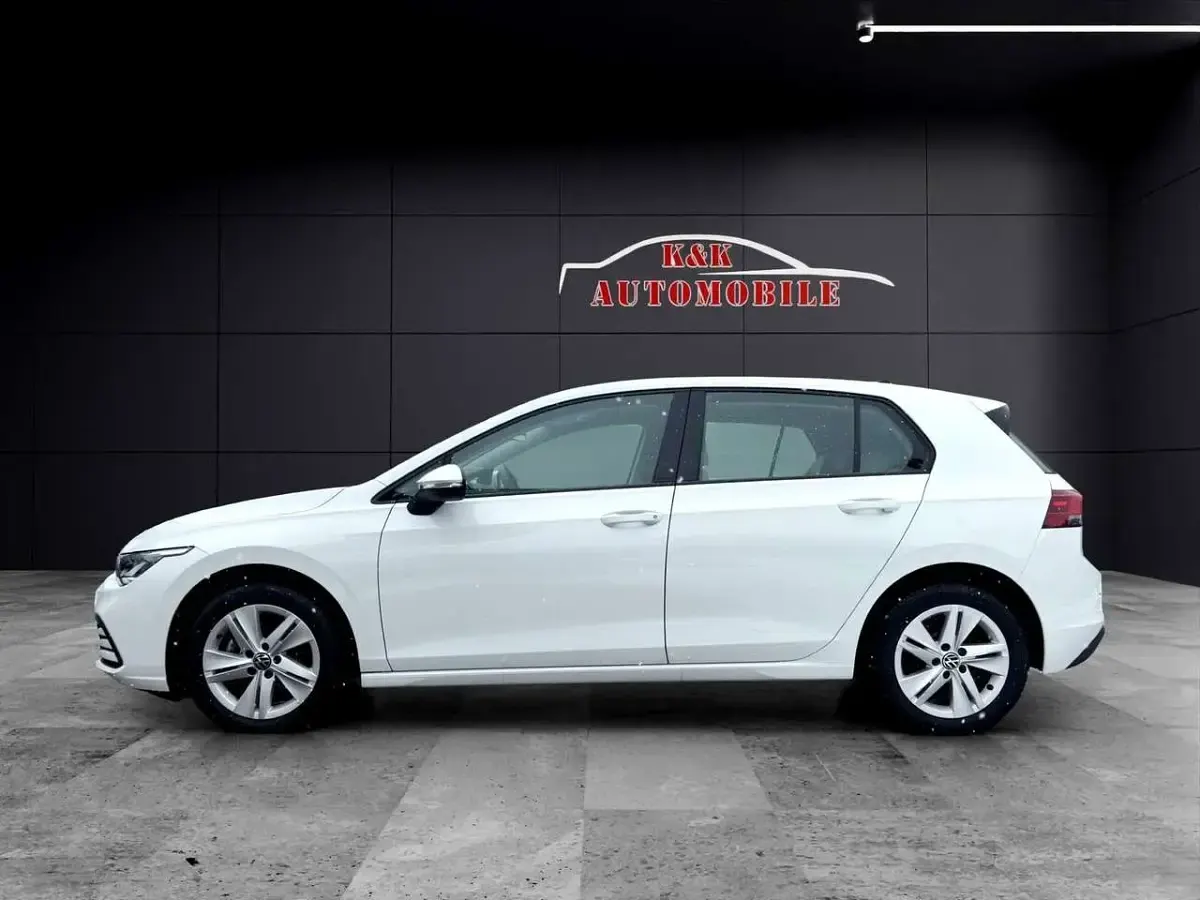 Gebraucht VW Golf VIII Life 110 PS (80 kW) 2021 Pure white Limousine