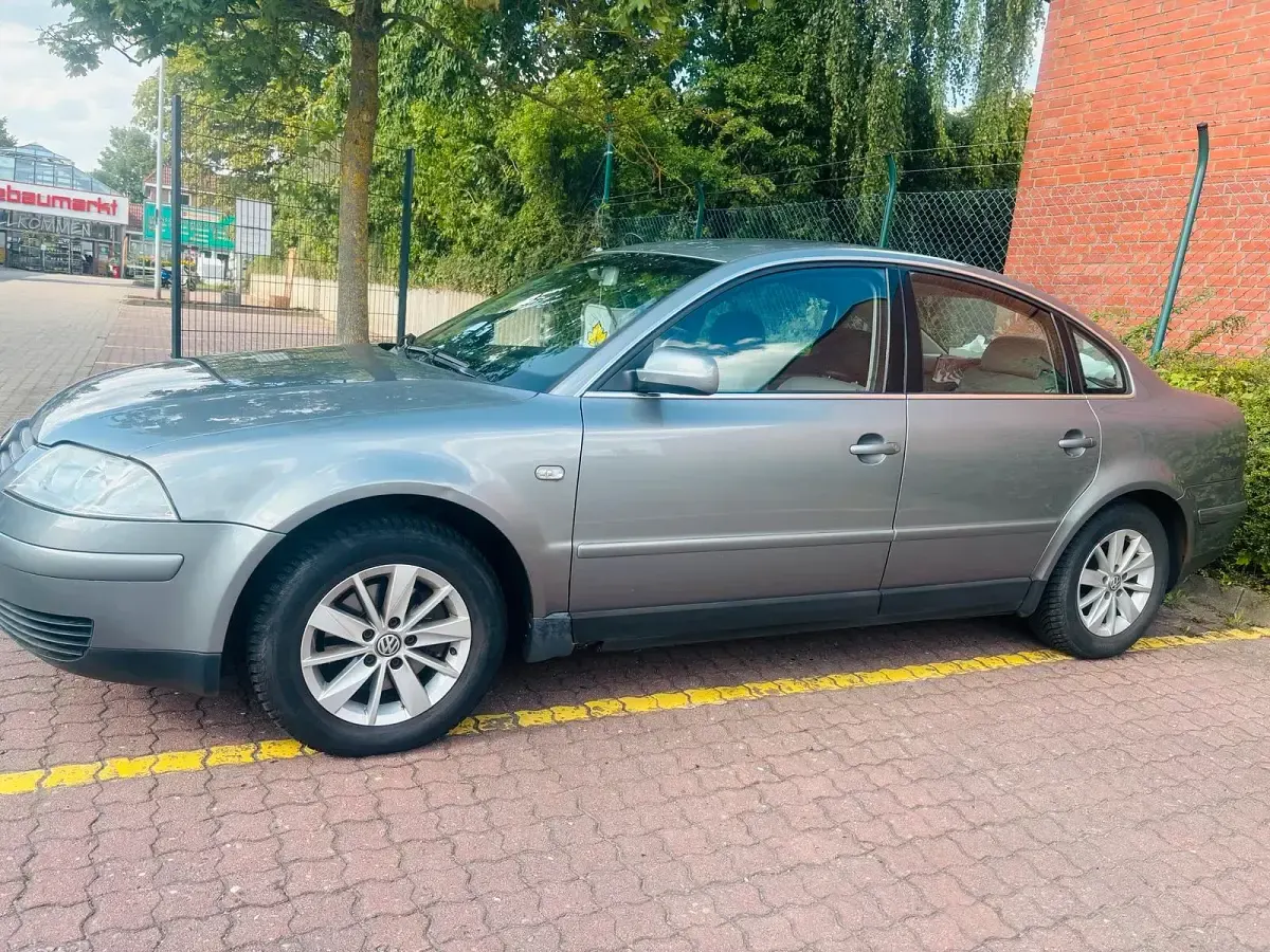Gebraucht VW Passat 110 PS (80 kW) 2002 Grau Limousine