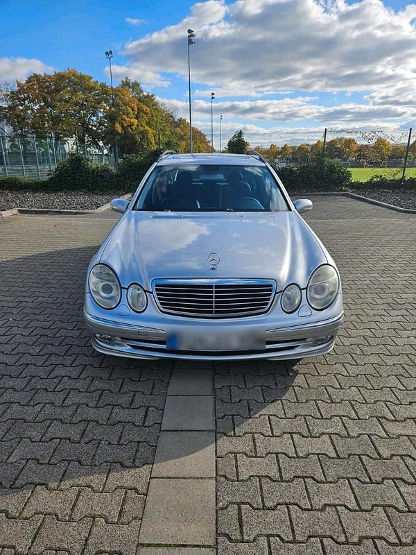 Silber Gebraucht 2003 Mercedes E200 Kombi | 3.600 € (Fairer Preis) - Bild 1/4