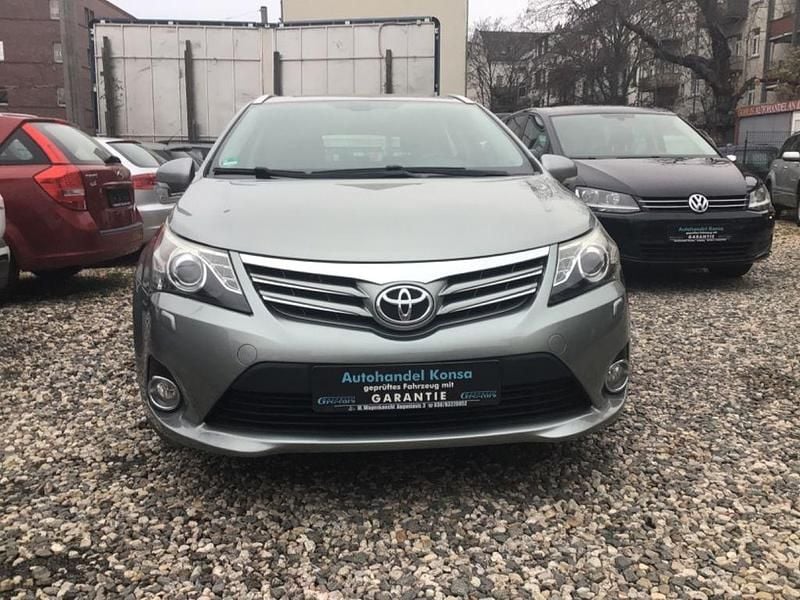 Gebraucht Toyota Avensis Life 147 PS (108 kW) 2012 Grau Kombi