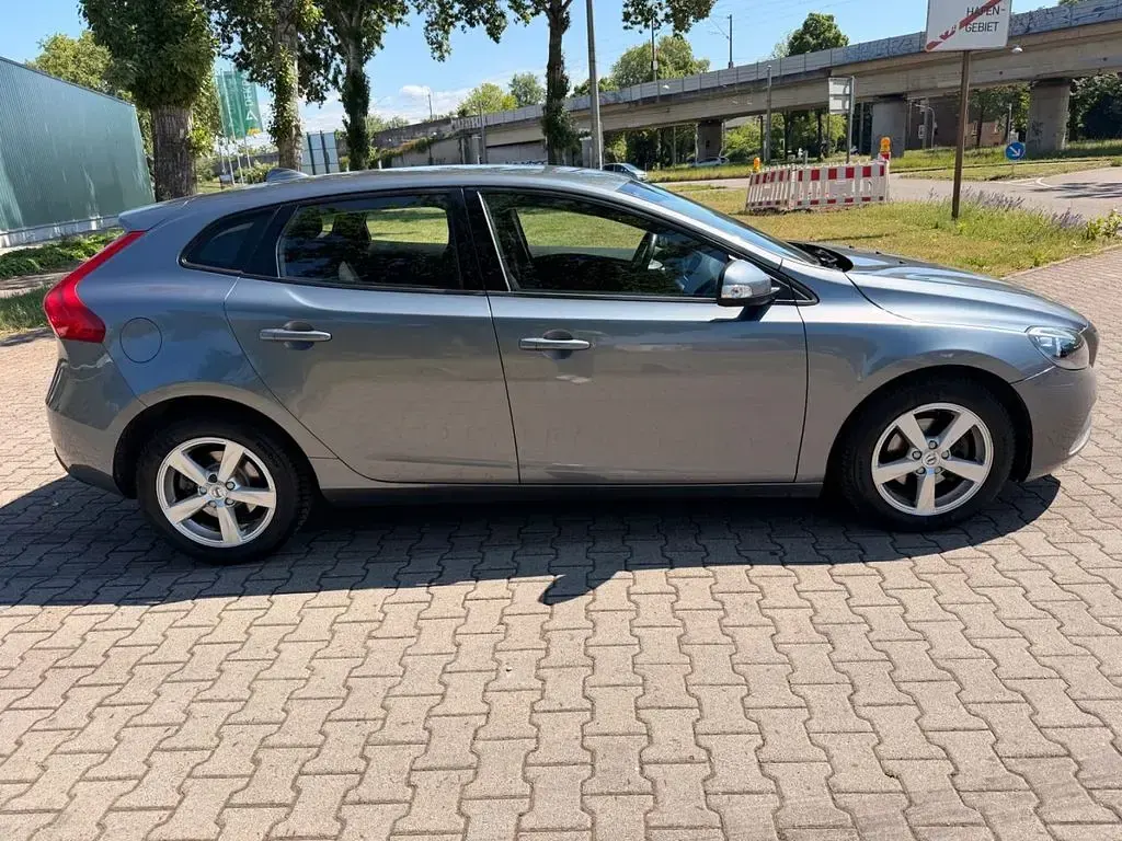 Gebraucht Volvo V40 Kinetic 120 PS (88 kW) 2016 Grau Limousine