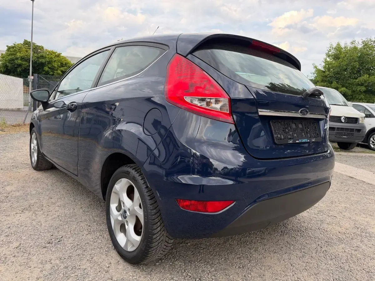 Gebraucht Ford Fiesta Titanium 82 PS (60 kW) 2009 Blau Kleinwagen