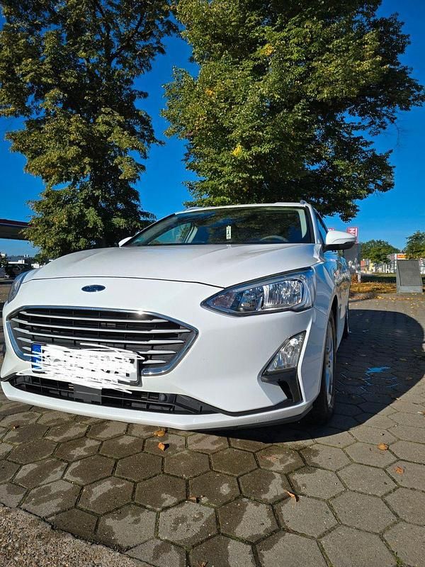 Gebraucht Ford Focus Cool & Connect 125 PS (91 kW) 2019 Weiß Kombi