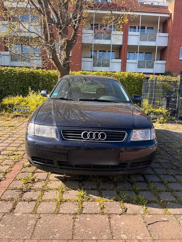 Second-hand Audi A3 101 CP (74 kW) 1998 Albastru Hatchback