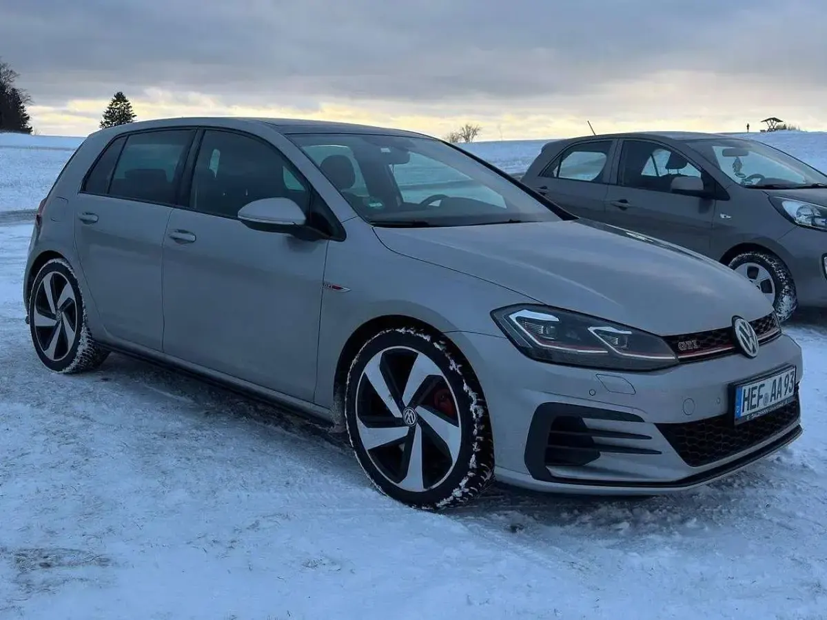 Gebraucht VW Golf VII GTI 245 PS (180 kW) 2019 Silber Kleinwagen