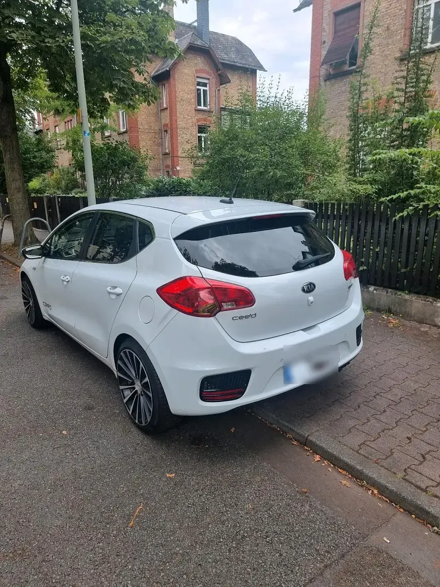 Gebraucht Kia Ceed 136 PS (100 kW) 2016 Weiß Kleinwagen