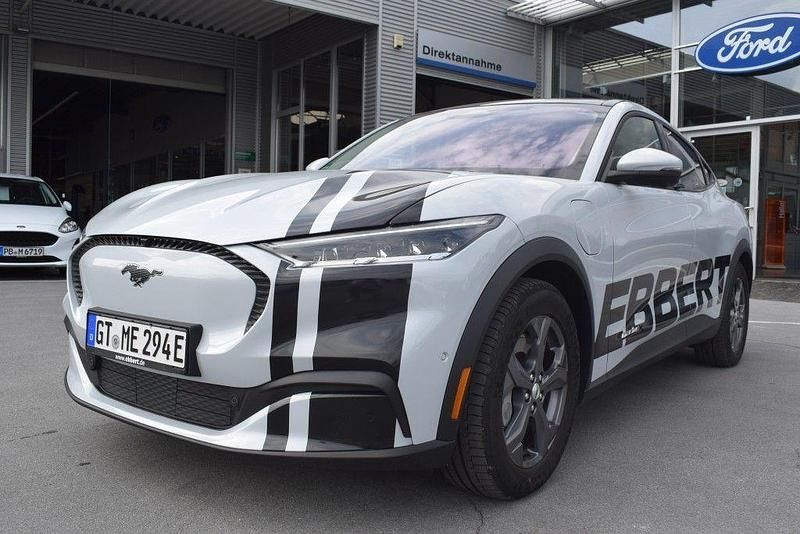 Space white metallic Gebraucht 2022 Ford Mustang Mach-E Extended Range SUV | 39.950 € (Teuer) - Bild 1/4