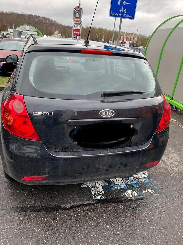 Gebraucht Kia Ceed 109 PS (80 kW) 2008 Schwarz Kleinwagen